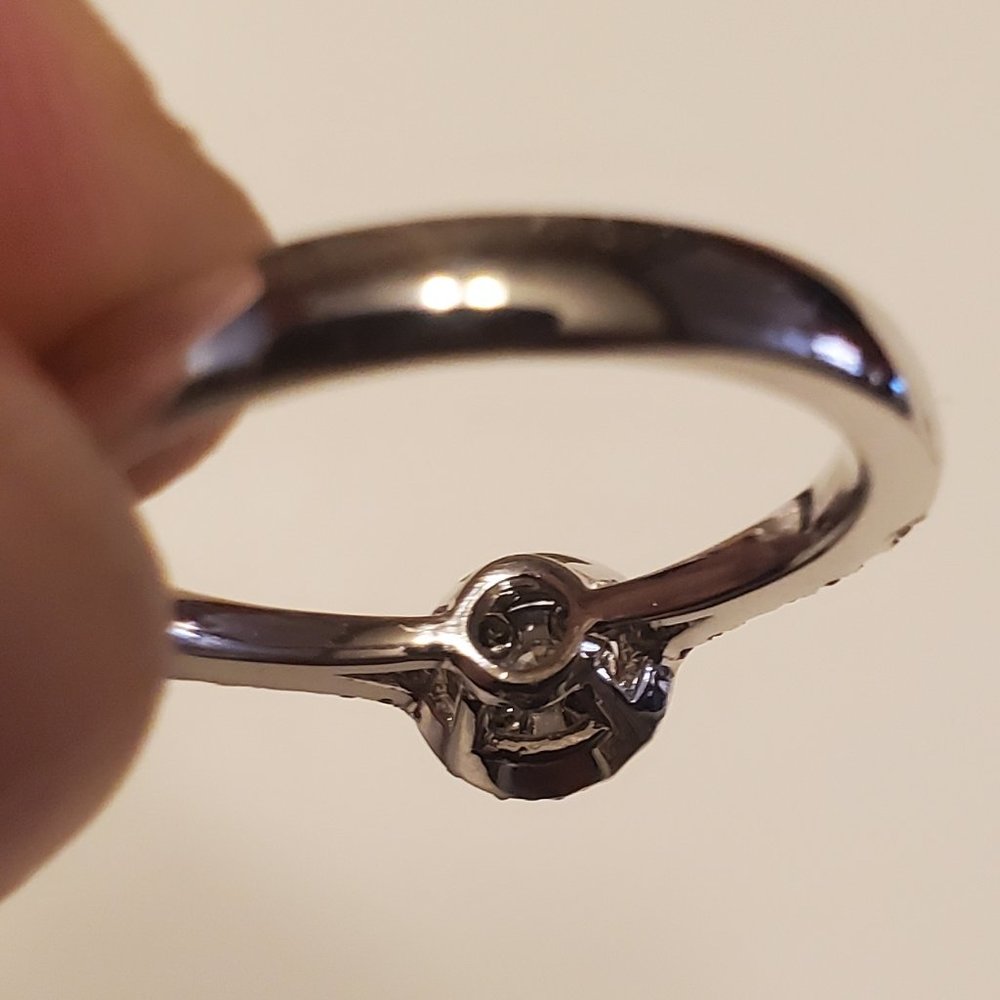Brand  new beautiful diamond 14K  white gold ring - Picture 8 of 9